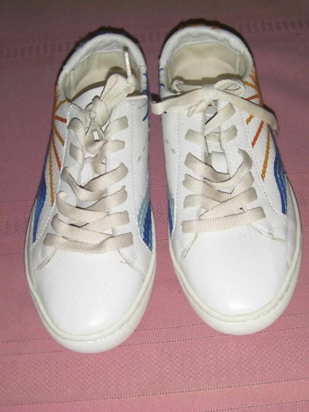 NEW Solundos Ladies size 7 shoes